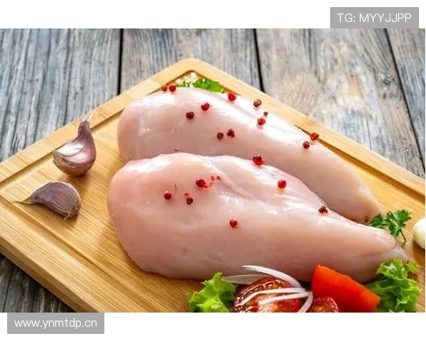 浓眉哥家里请了三个厨师就为了让他每天吃不同颜色的鸡胸肉